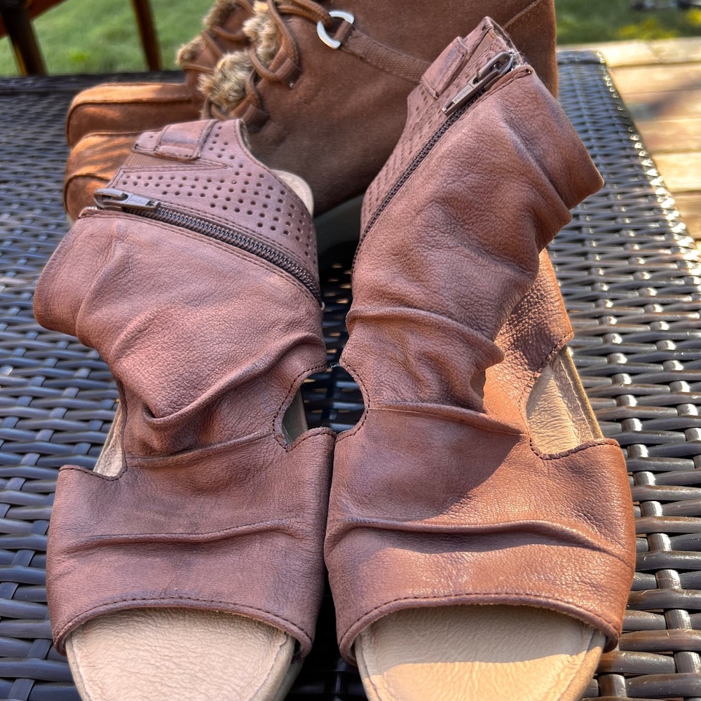Women’s Brown Earth Sandal Boots Wedge Heel Size 8 1/2 Boho Hippie